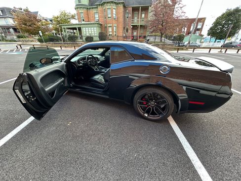 Used 2018 Dodge Challenger SRT Hellcat image 14
