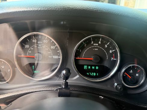 Used 2013 Jeep Wrangler Sport AWD/4WD image 6