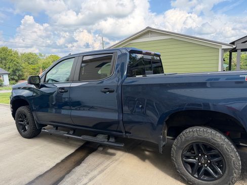 Used 2021 Chevrolet Silverado 1500 LT Trail Boss w/ Convenience Package II AWD/4WD image 4