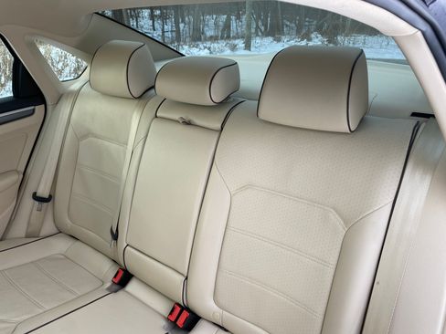 Used 2017 Volkswagen Passat 1.8T R-Line w/ R-Line Lighting Package image 27