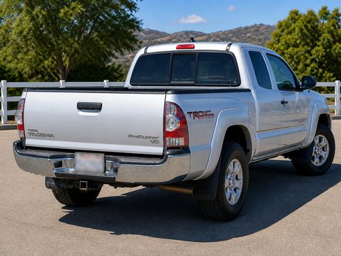 Used 2012 Toyota Tacoma PreRunner w/ TRD Off-Road Pkg RWD image 2