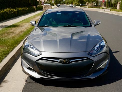 Used 2015 Hyundai Genesis 3.8 RWD image 2