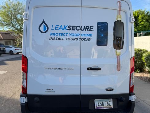 Used 2024 Ford Transit 250 Medium Roof w/LWB Van 3D image 2