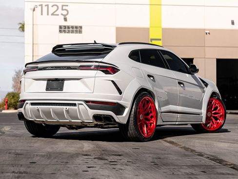 Used 2020 Lamborghini Urus image 5