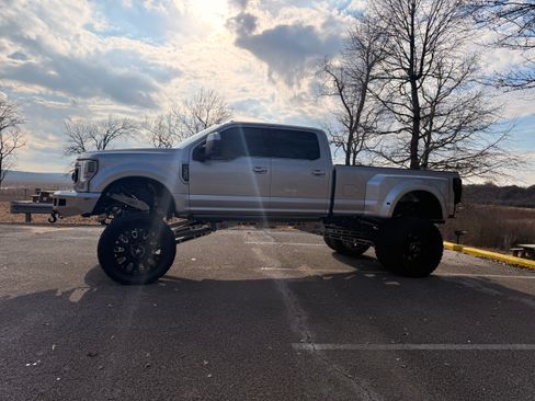 Used 2020 Ford F350 Limited image 1