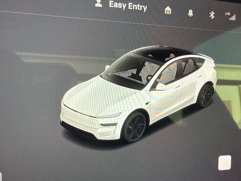 Used 2026 Tesla Model Y Long Range image 7