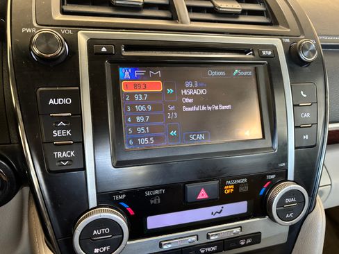 Used 2013 Toyota Camry XLE w/ Leather Pkg image 16