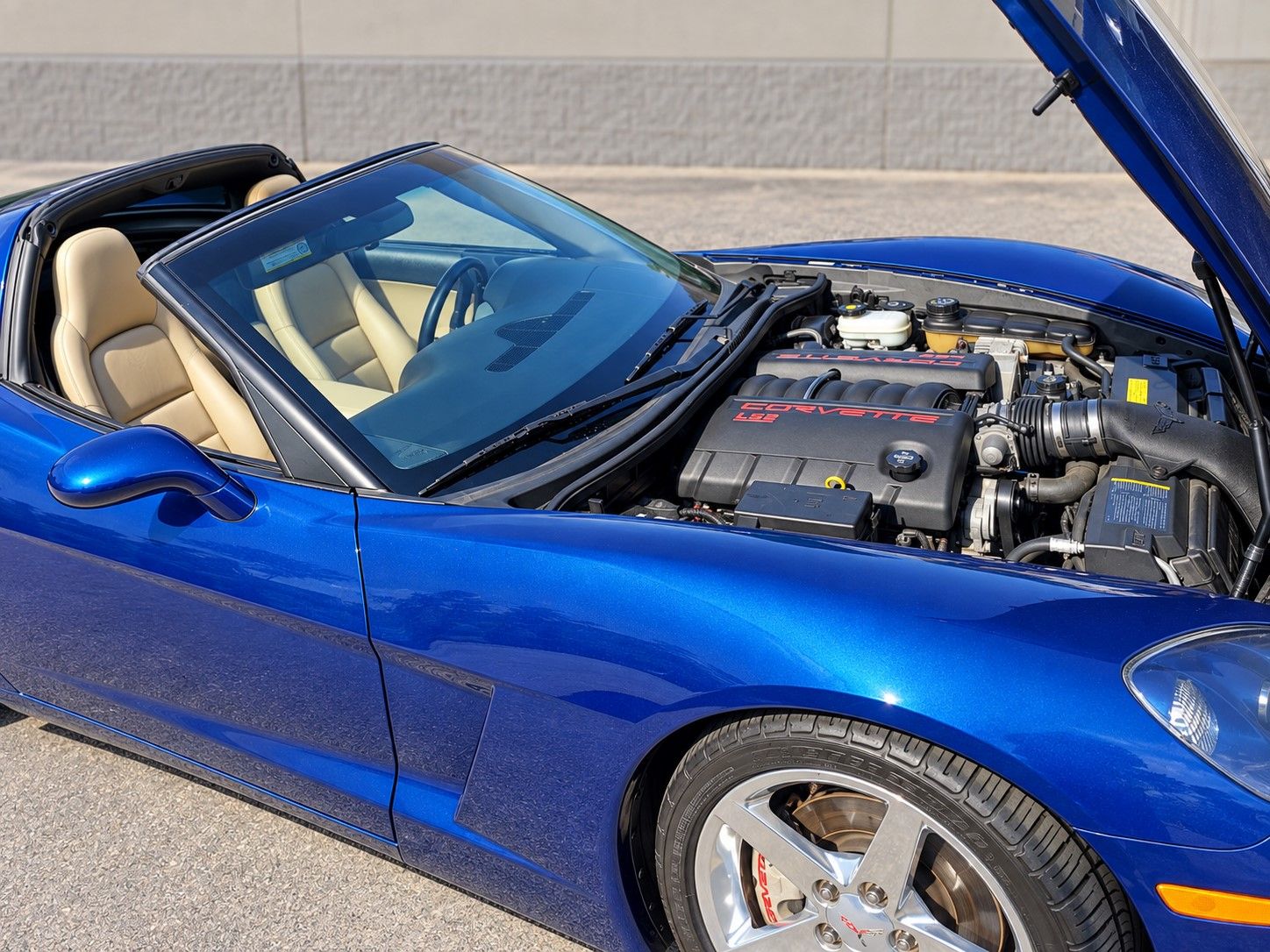 Used 2005 Chevrolet Corvette Coupe w/ Preferred Equipment Group RWD image 9