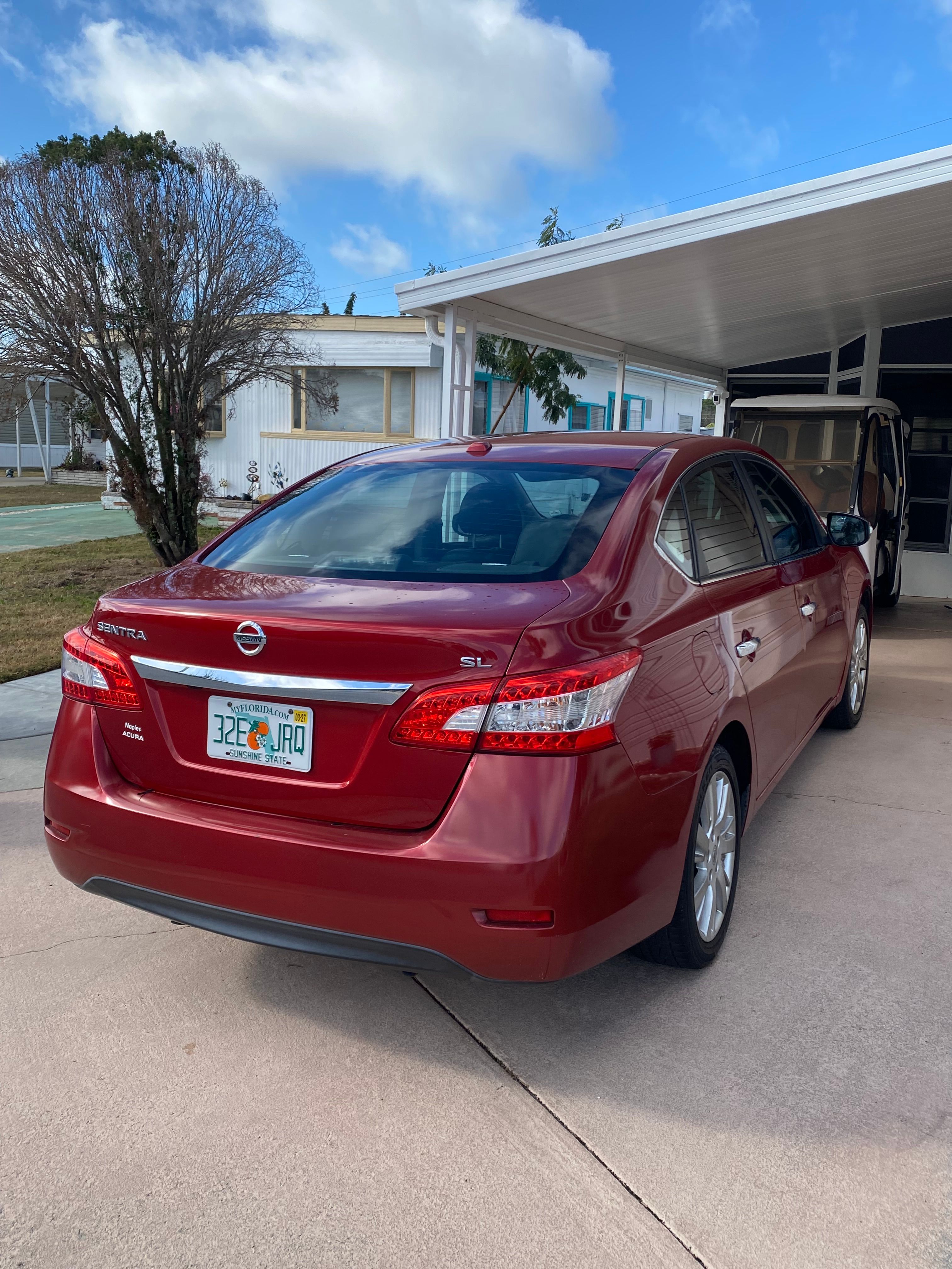 Used 2013 Nissan Sentra SL w/ Premium Pkg FWD image 2