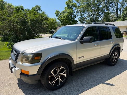 Used 2008 Ford Explorer XLT AWD/4WD image 1