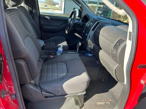 Used 2010 Nissan Frontier SE w/ SE Value Truck Pkg image 9