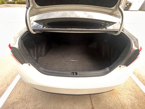 Used 2014 Toyota Corolla L FWD image 18