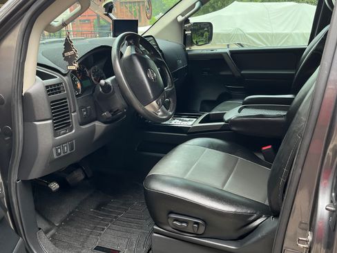 Used 2014 Nissan Titan SV w/ SV Value Truck Package AWD/4WD image 11