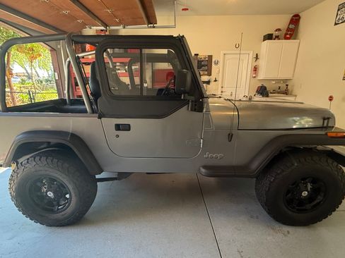 Used 1994 Jeep Wrangler SE image 9