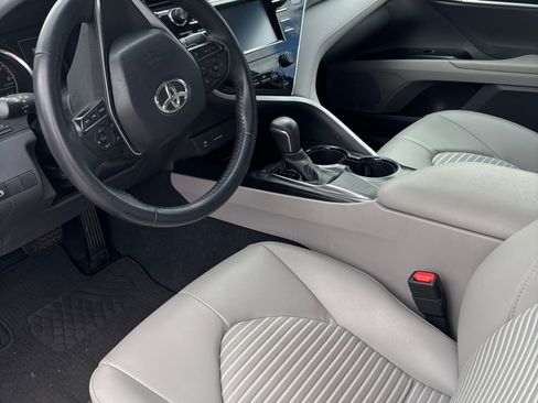 Used 2018 Toyota Camry SE image 9