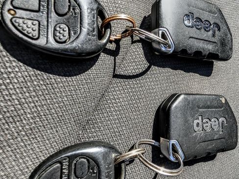 Used 2023 Jeep Wrangler Sport image 13