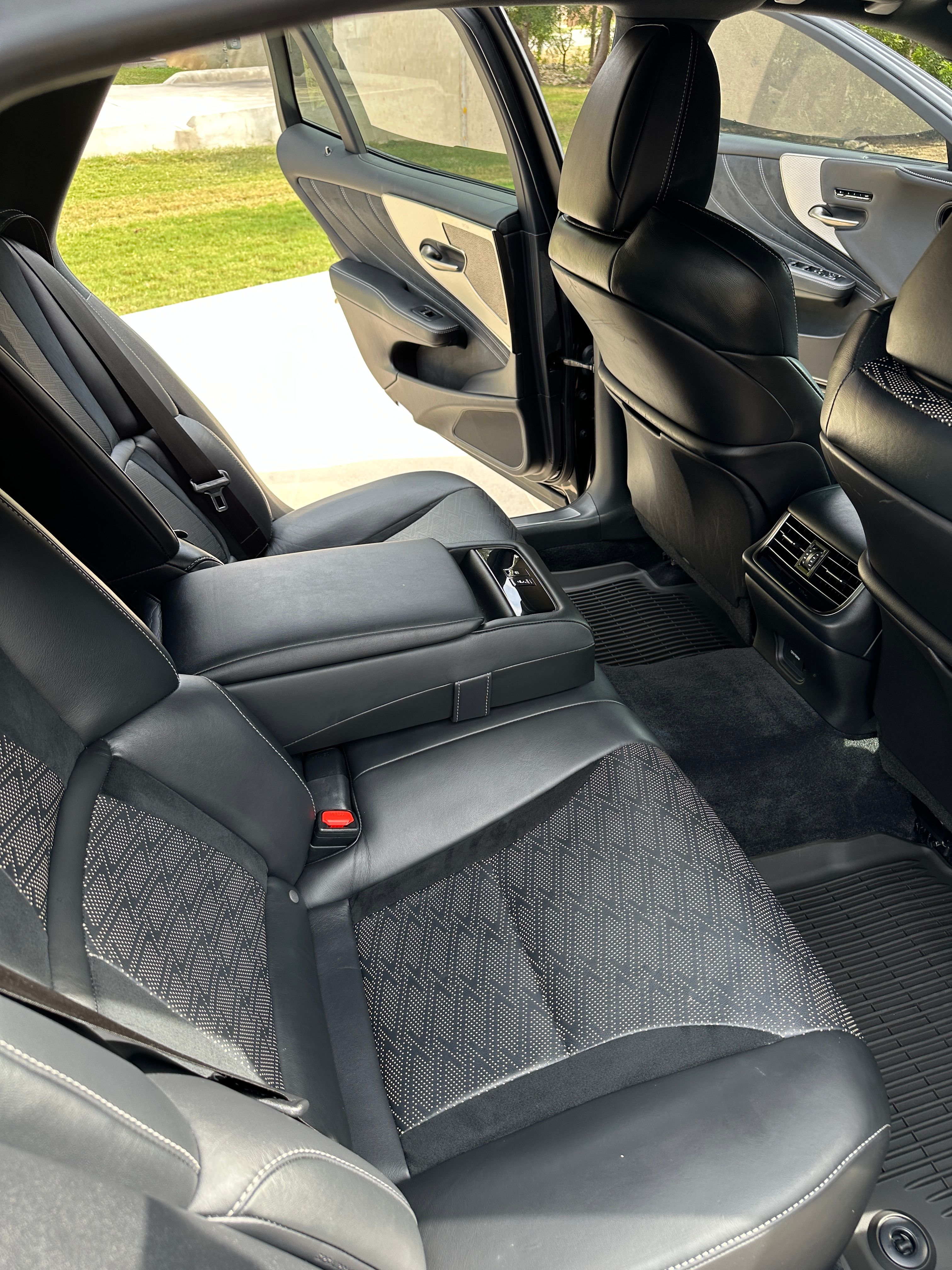 Used 2018 Lexus LS 500 F Sport AWD/4WD image 17