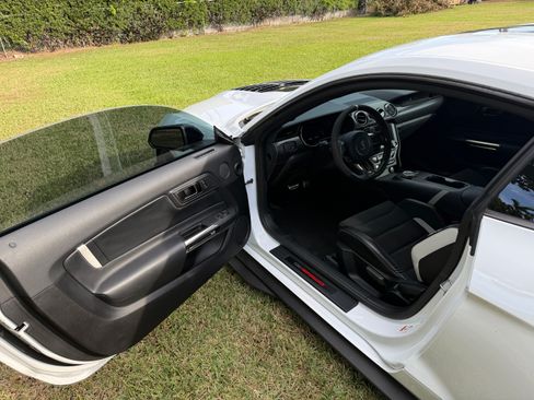 Used 2022 Ford Mustang Shelby GT500 w/ Technology Package image 13