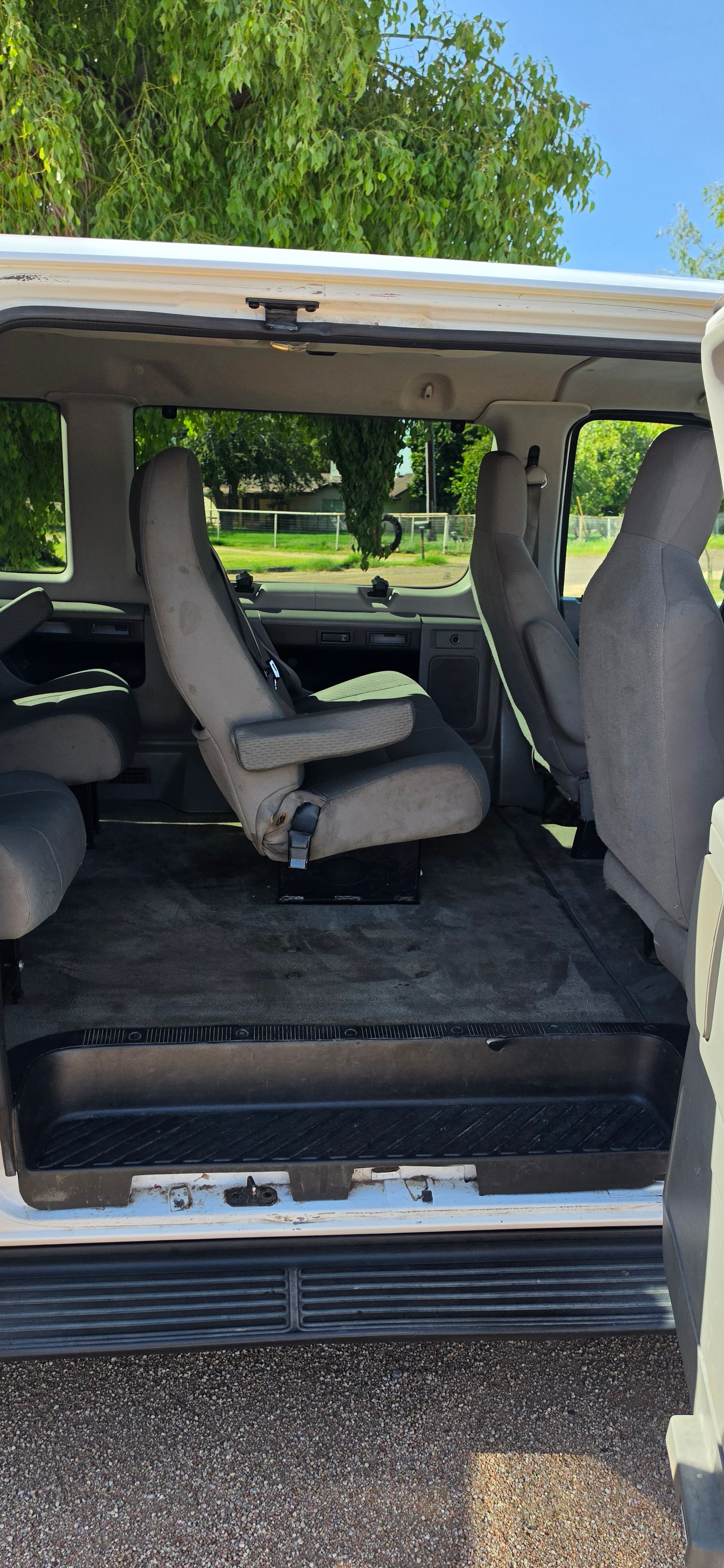 Used 2013 Ford E-350 and Econoline 350 XLT RWD image 11