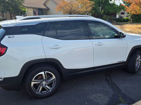 Used 2018 GMC Terrain SLT w/ Infotainment Package II image 4