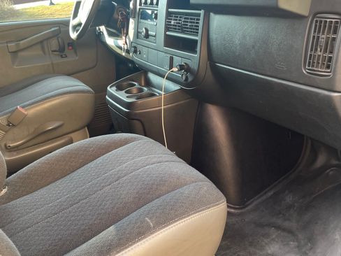 Used 2019 Chevrolet Express 2500 w/ Driver Convenience Package image 15