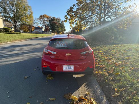 Used 2017 Chevrolet Cruze LT w/ Convenience Package image 6