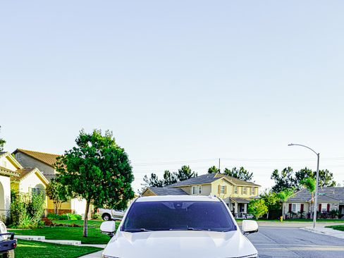 Used 2022 Chevrolet Suburban Z71 w/ Z71 Off-Road Package image 2