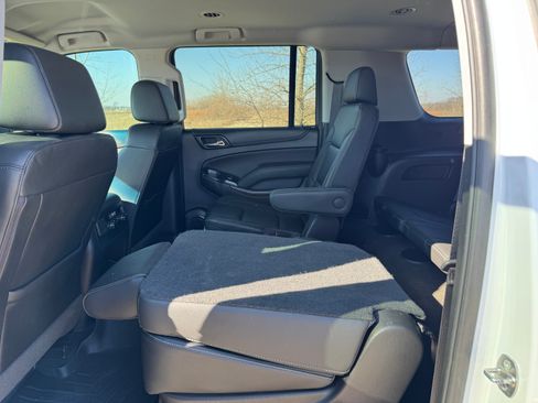 Used 2018 Chevrolet Suburban LT image 17