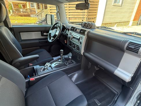 Used 2010 Toyota FJ Cruiser 4WD image 6