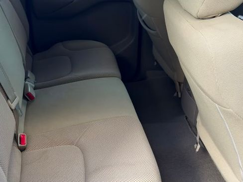 Used 2019 Nissan Frontier SV RWD image 9
