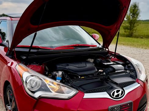 Used 2017 Hyundai Veloster Value Edition FWD image 14