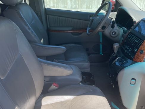 Used 2009 Toyota Sienna XLE FWD image 9