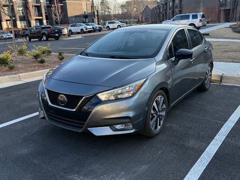 Used 2020 Nissan Versa SR w/ Convenience Package image 5