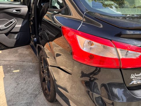 Used 2014 Ford Focus SE w/ Equipment Group 201A image 9