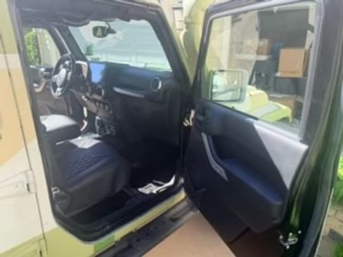 Used 2015 Jeep Wrangler Unlimited Sahara w/ Connectivity Group image 15