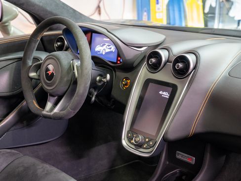 Used 2017 McLaren 570S Coupe image 16