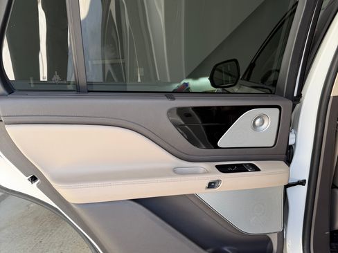 Used 2020 Lincoln Aviator Reserve w/ Equipment Group 202A AWD/4WD image 23