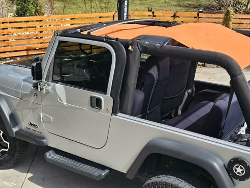 Used 2005 Jeep Wrangler Unlimited image 2