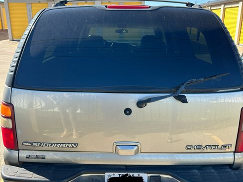 Used 2002 Chevrolet Suburban LT image 10