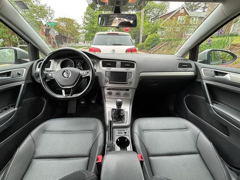 Used 2017 Volkswagen Golf Wolfsburg Edition FWD image 8