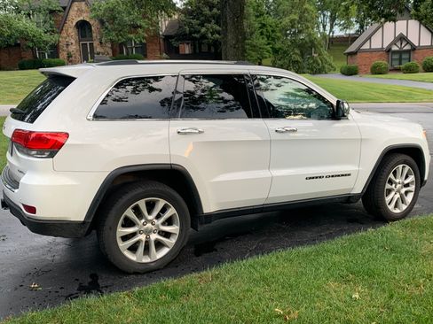 Used 2017 Jeep Grand Cherokee Limited image 2
