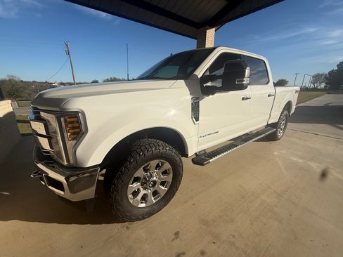 Used 2019 Ford F250 Lariat w/ Chrome Package image 10