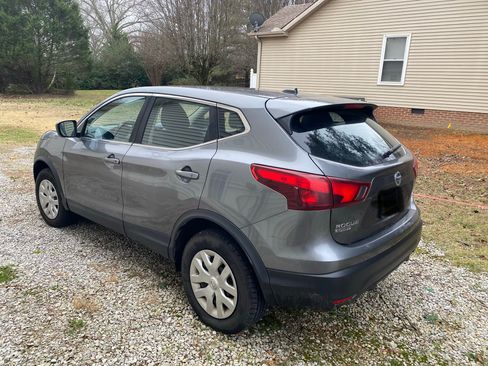 Used 2018 Nissan Rogue Sport S image 1