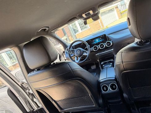 Used 2021 Mercedes-Benz GLA 250 4MATIC image 2