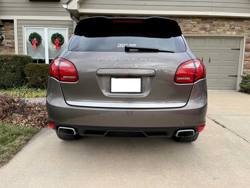 Used 2011 Porsche Cayenne S image 4