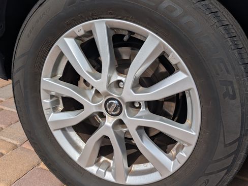 Used 2017 Nissan Rogue SV w/ SV Premium Package image 5