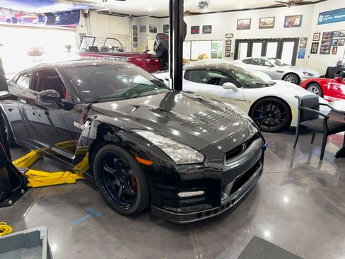 Used 2014 Nissan GT-R Black Edition image 17