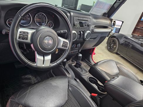 Used 2014 Jeep Wrangler Sport AWD/4WD image 9