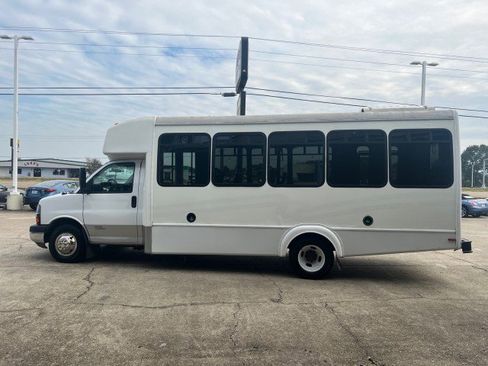 Used 2014 Chevrolet Express 4500 w/ Shuttle Bus Package image 5