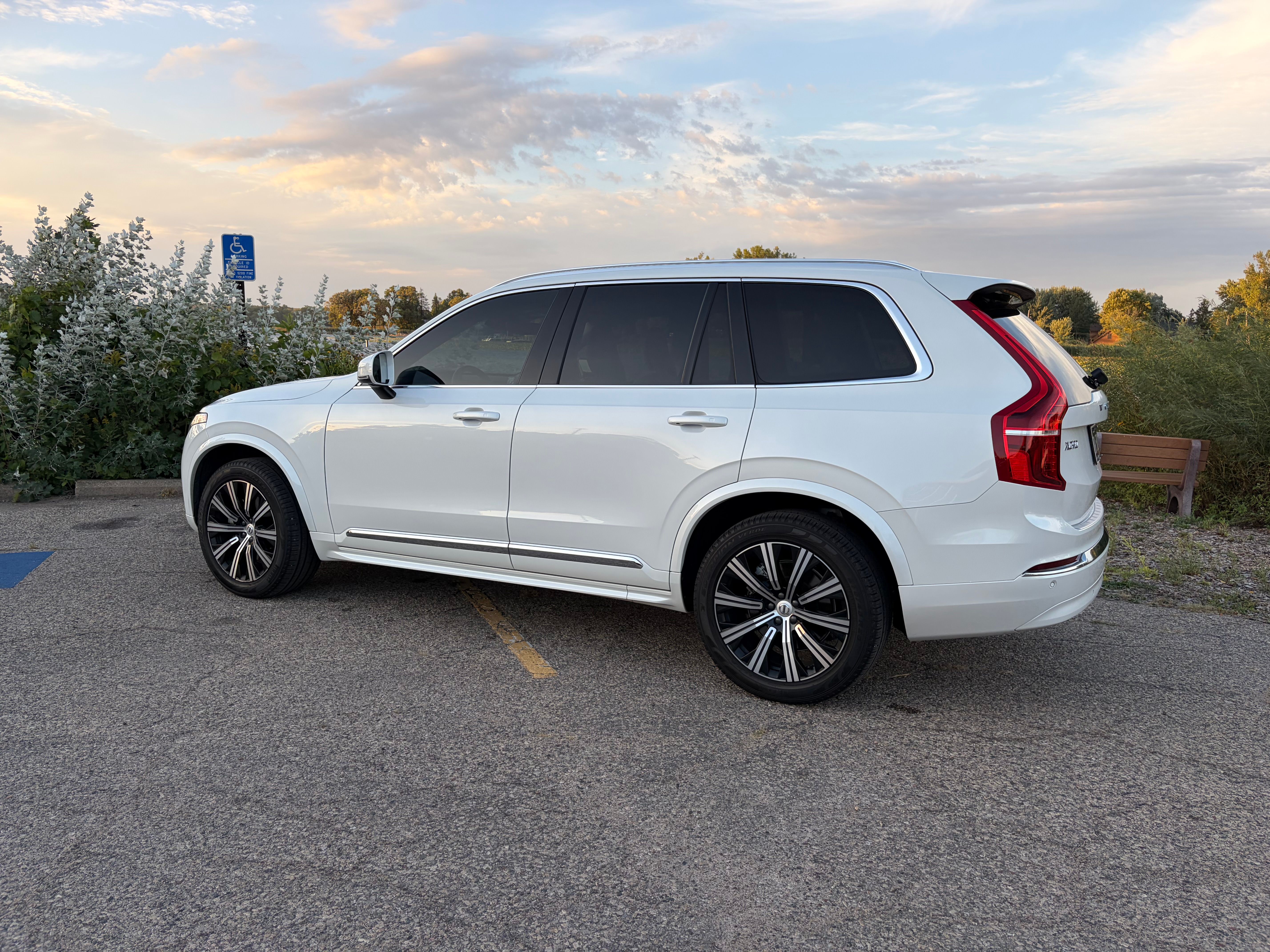 Used 2025 Volvo XC90 B5 Core w/ Protection Package Premier AWD/4WD image 8